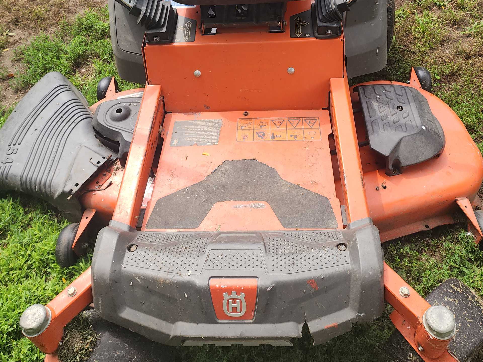 Working Riding Lawn Mower - Image 3