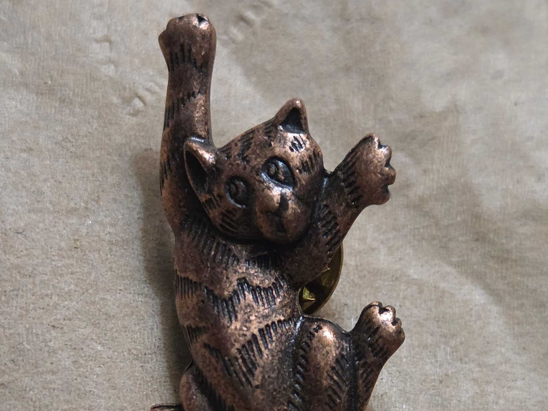 Vintage JJ Pewter Cat Climbing Pin/Brooch
