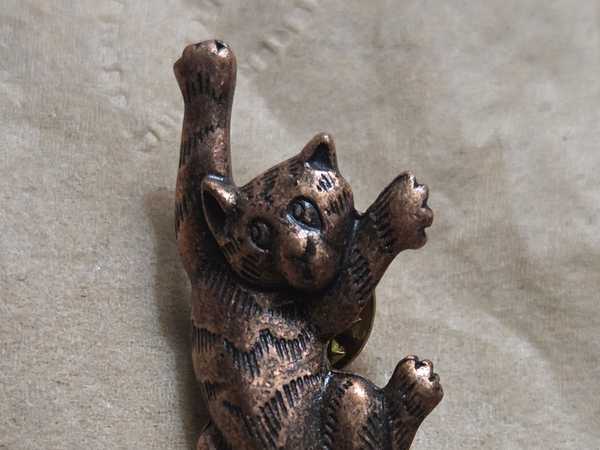 Vintage JJ Pewter Cat Climbing Pin/Brooch