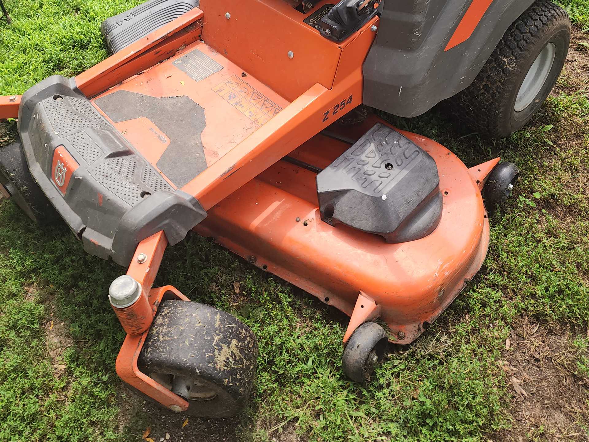 Working Riding Lawn Mower - Image 2