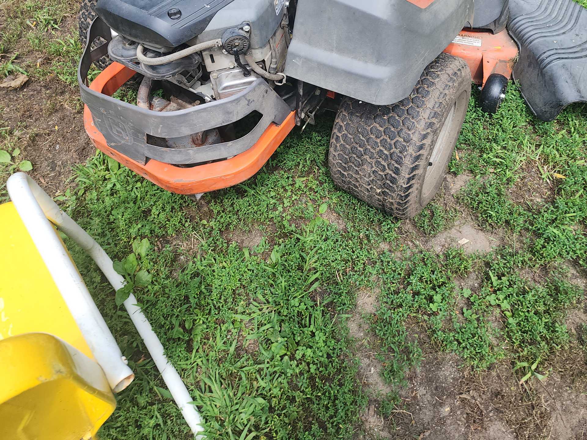 Working Riding Lawn Mower - Image 7